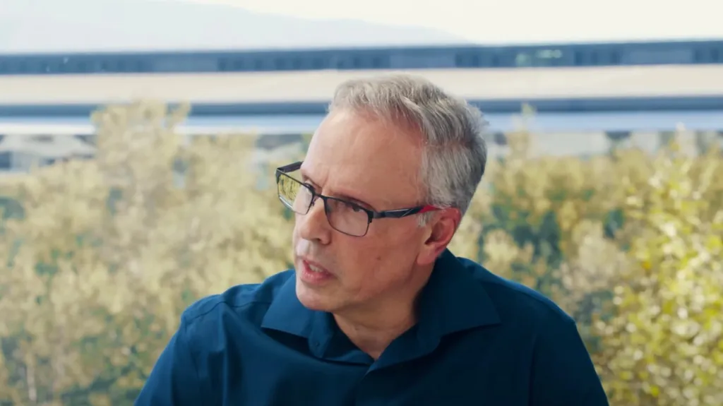 Appleのジョニー・スルージ氏、iPhone 16の全モデルに8GBのRAM搭載、詳細を発表c